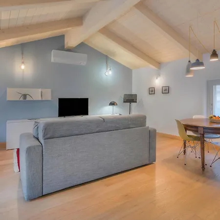 Casa Nel Vicolo - Storie E Dimore *