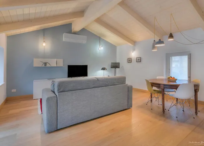 Casa Nel Vicolo - Storie E Dimore *