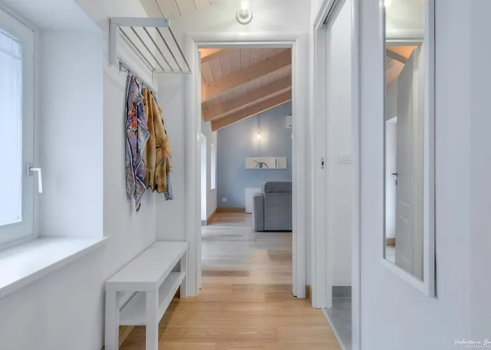 Casa Nel Vicolo - Storie E Dimore